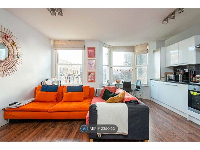 2 Bedroom Flat To Rent In Brixton, London, SW2