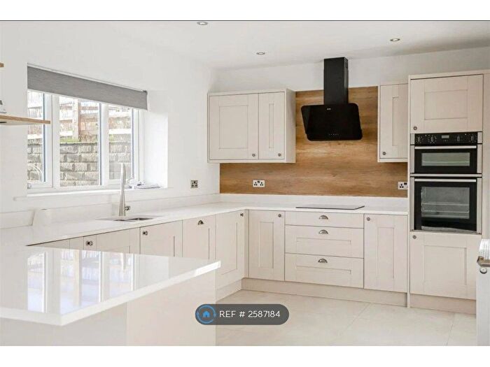 4 Bedroom Detached House To Rent In Weir Meadows, Bacup, OL13