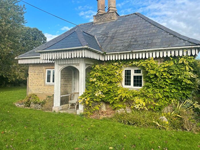 2 Bedroom Bungalow For Sale In High Street, Hinton Waldrist, Faringdon, Oxfordshire, SN7
