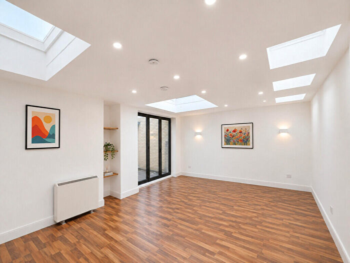 2 Bedroom Apartment To Rent In Kentish Town Road, London, NW5