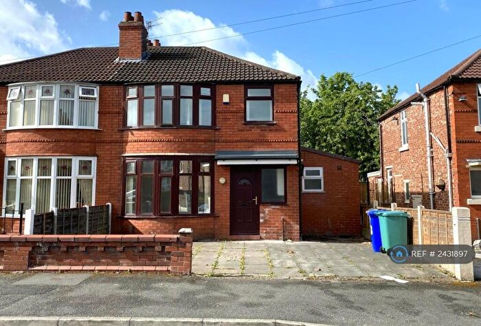 6 Bedroom Semi-Detached House To Rent In Brentbridge Road, Manchester, M14