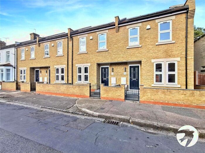 3 Bedroom Semi-Detached House To Rent In Marmadon Road, London, SE18