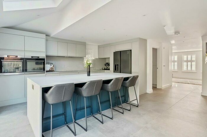 5 Bedroom Detached House For Sale In Harpswood Close, Coulsdon, CR5