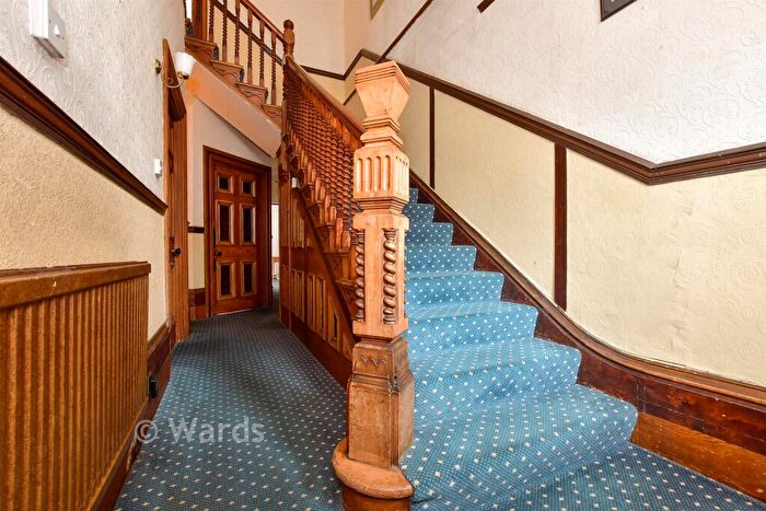 3 Bedroom Semi Detached House For Sale In Queens Road, Broadstairs, Kent, CT10