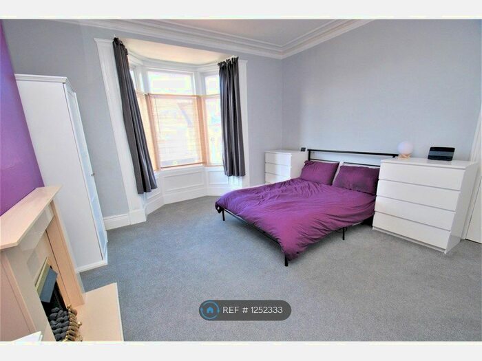 3 Bedroom Flat To Rent In Dean Road, South Shields NE33