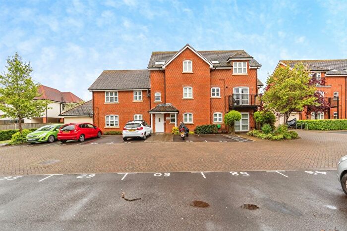 2 Bedroom Flat For Sale In The Mallards, Totton, Southampton, SO40