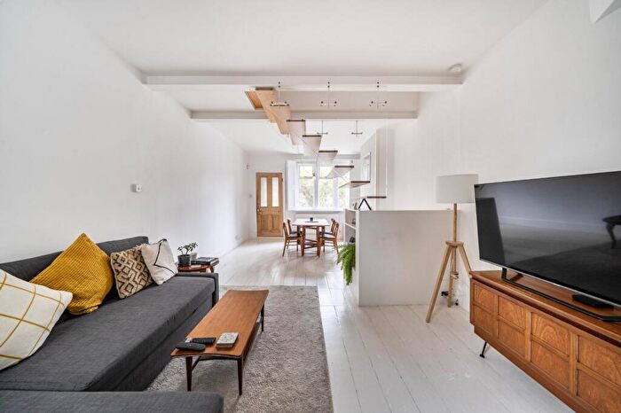 2 Bedroom House To Rent In Hawthorn Road, Crouch End, London, N8