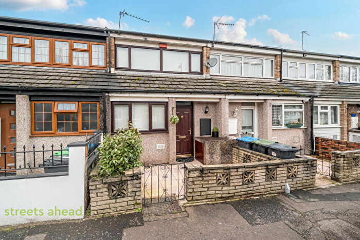 3 Bedroom Terraced House For Sale In Devonshire Road, Croydon, CR0