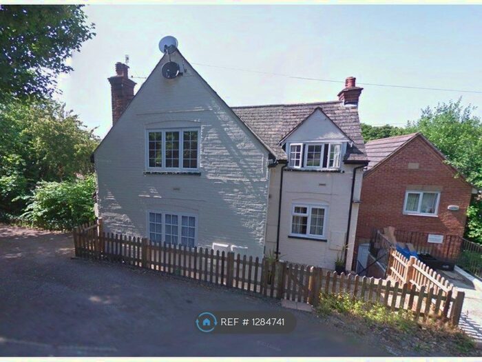 1 Bedroom Flat To Rent In Longdene Road, Haslemere GU27