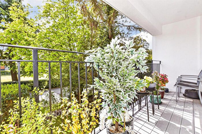 2 Bedroom Apartment For Sale In Queens Park Road, Caterham, Surrey, CR3