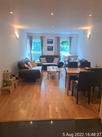 2 Bedroom Flat To Rent In Victory Road Mews, London, SW19