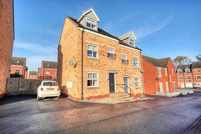 3 Bedroom Semi Detached House For Sale In Bishops Park Road, Gateshead, NE8