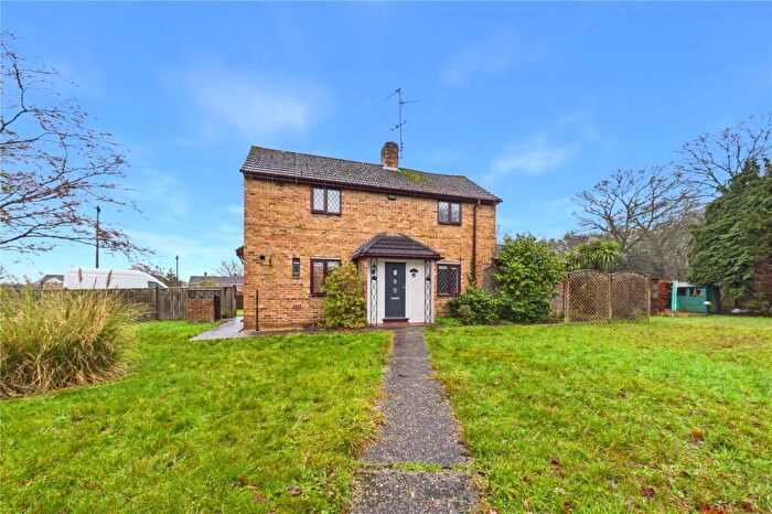 2 Bedroom Semi Detached House To Rent In Langley Hill Close, Tilehurst, Reading, Berkshire, RG31