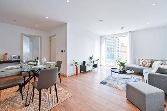 2 Bedroom Flat To Rent In Castle Square, Elephant And Castle, London, SE17