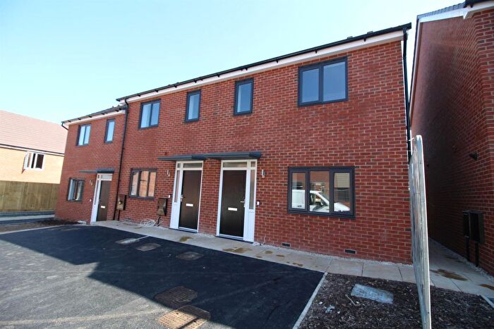 2 Bedroom Town House To Rent In Jersey Place, Uttoxeter, Staffordshire, ST14