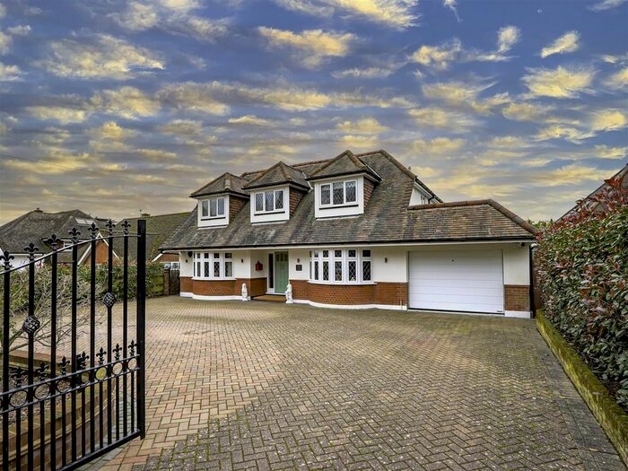 4 Bedroom Detached House For Sale In The Ridgeway, Northaw, Potters Bar, EN6