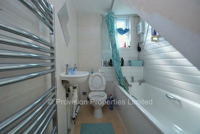 1 Bedroom Flat To Rent In Grosvenor Road, Hyde Park, Leeds, LS6