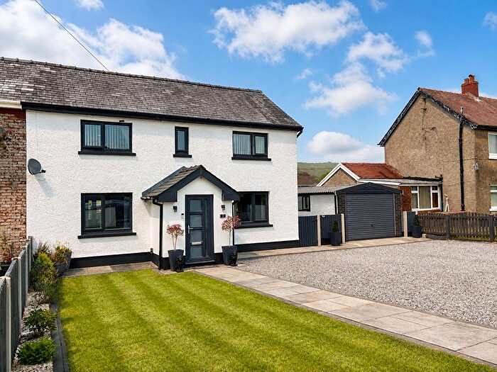4 Bedroom Semi-Detached House For Sale In Rhydybont, Llanybydder, SA40