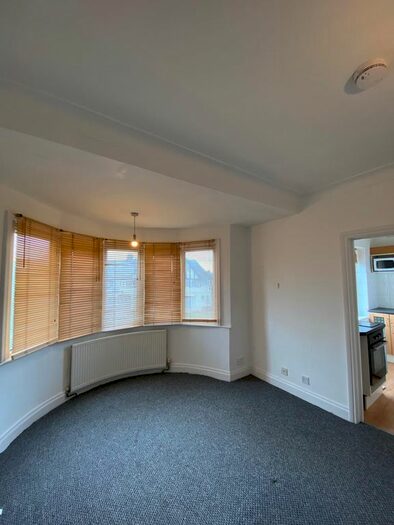 Studio To Rent In Highfield Avenue, London, NW11