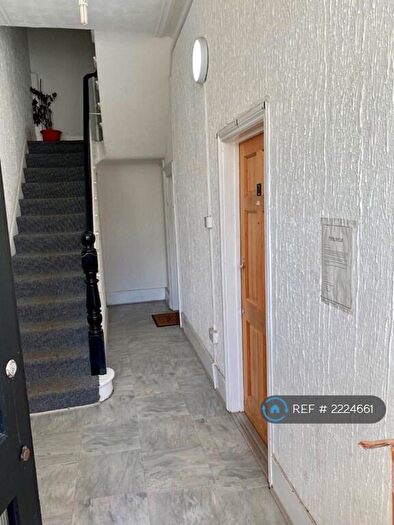 1 Bedroom Flat To Rent In Double Bedroom, Ilford, IG1