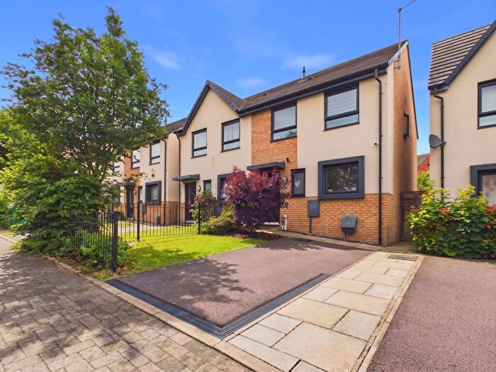 3 Bedroom Semi-Detached House For Sale In Pym Walk, Nottingham, NG3