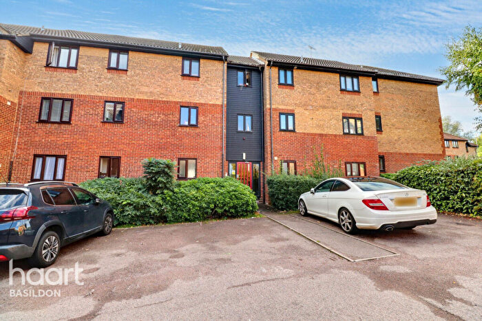1 Bedroom Apartment For Sale In Copperfields, Basildon, SS15