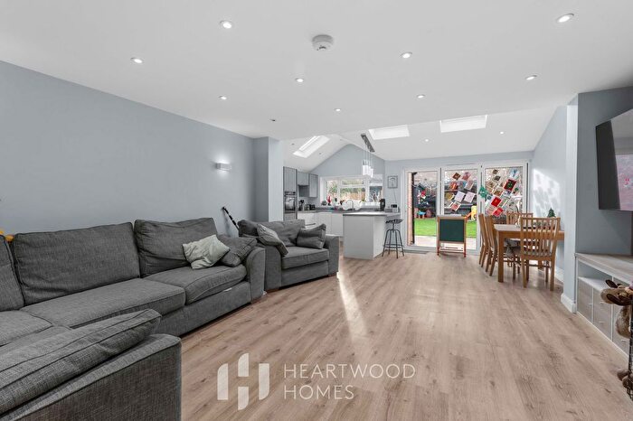 3 Bedroom Semi-Detached House For Sale In Gibbons Close, Sandridge, St. Albans, AL4