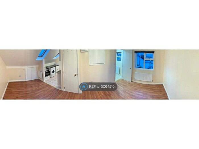 Studio To Rent In Mitcham Road, Croydon, CR0