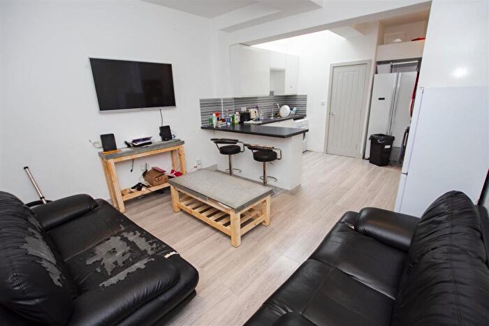 7 Bedroom House To Rent In Exeter Road, Birmingham, West Midlands, B29