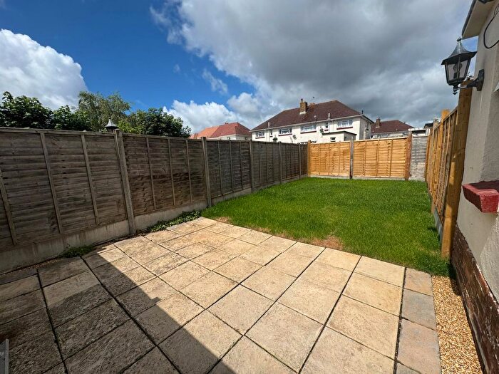 2 Bedroom Flat To Rent In Trinidad Crescent, Poole, BH12