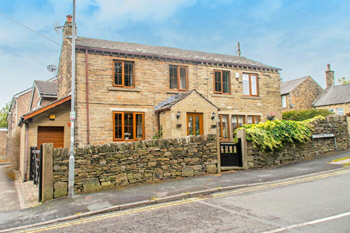 3 Bedroom Detached House For Sale In Turnshaw Road, Kirkburton, HD8