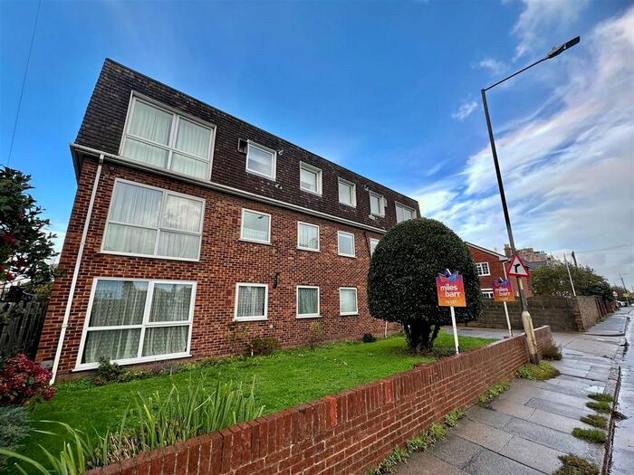 2 Bedroom Flat To Rent In London Road, Deal, CT14