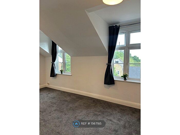 2 Bedroom Flat To Rent In Upton Park, Slough, SL1