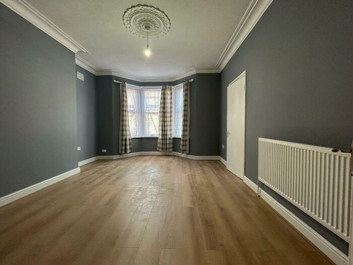 1 Bedroom Ground Flat To Rent In Sixth Avenue, London, E12