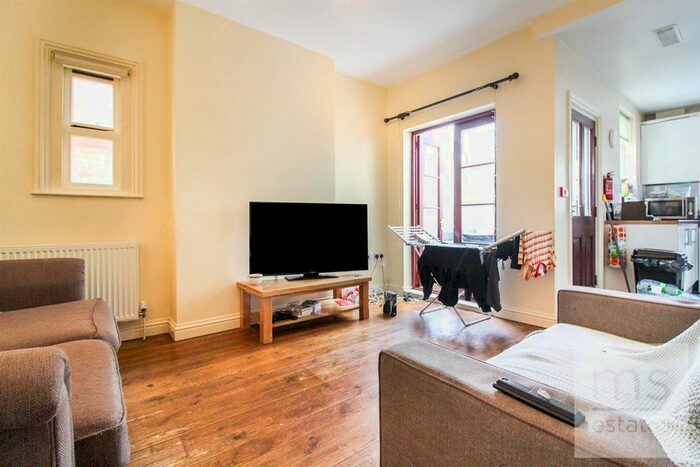 5 Bedroom Semi-Detached House To Rent In Johnson Road, Lenton, Nottingham, NG7