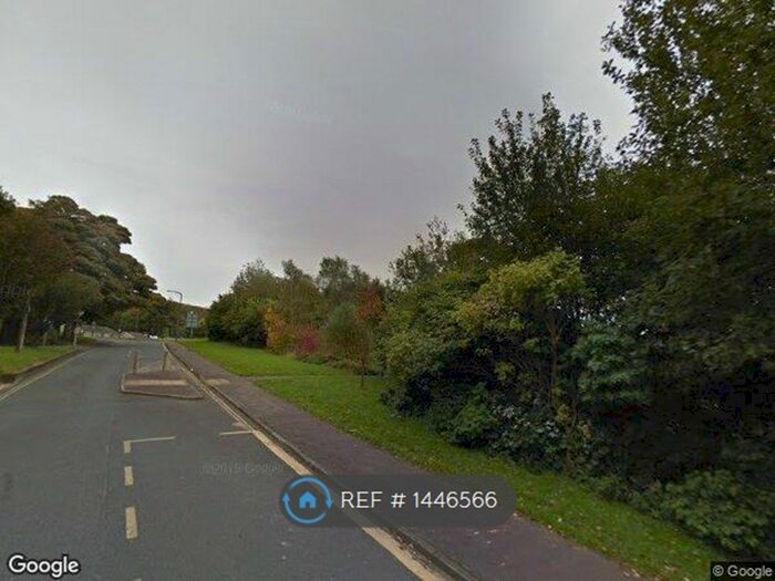 2 Bedroom Flat To Rent In Crag Close, Halifax, HX2