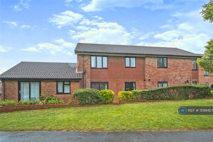 2 Bedroom Flat To Rent In Canford Heath, Poole, BH17