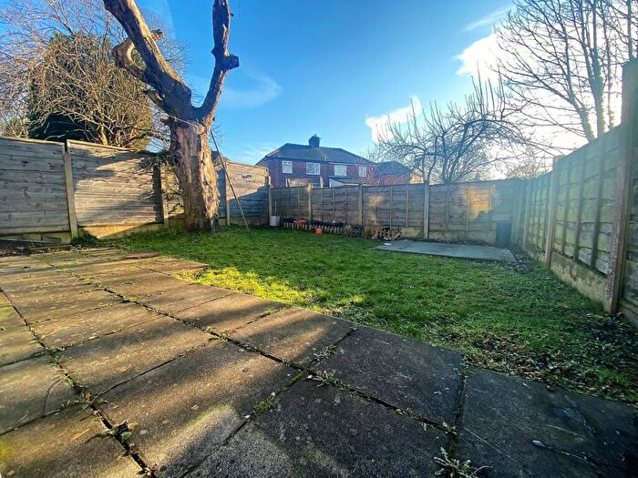 2 Bedroom Flat To Rent In Berrycroft Lane, Bredbury, Stockport, SK6