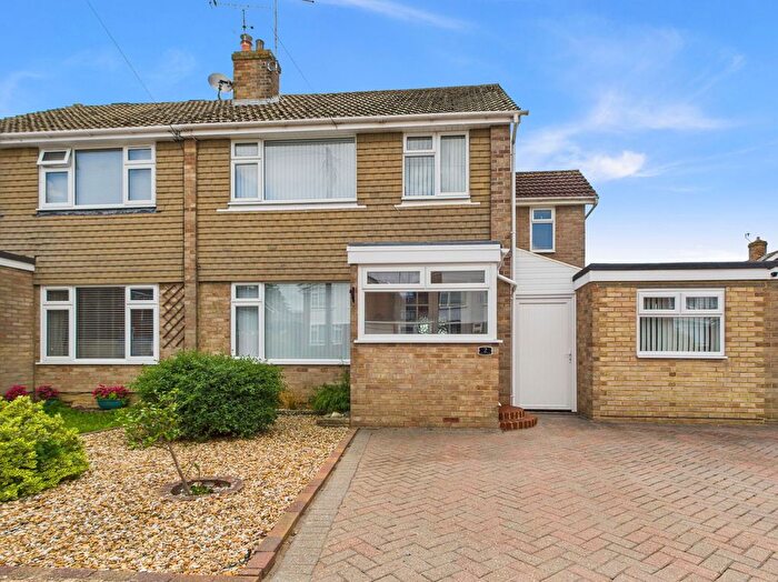 4 Bedroom Semi-Detached House For Sale In Kennet Close, Worthing, BN13