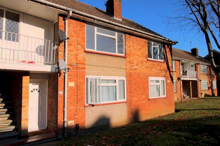 2 Bedroom Flat To Rent In Sycamore Avenue, Hayes UB3