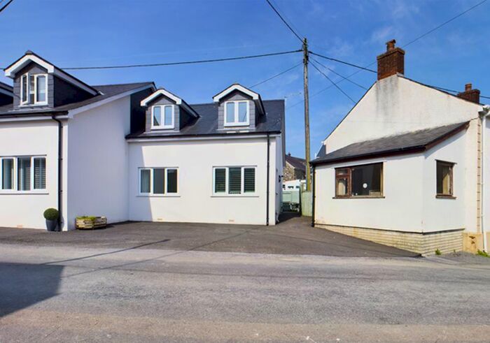 3 Bedroom Semi-Detached House To Rent In Felingwm, Carmarthen, SA32