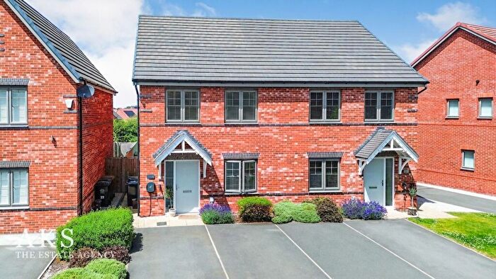 3 Bedroom Semi Detached House For Sale In Amber Drive, Mickleover, DE3