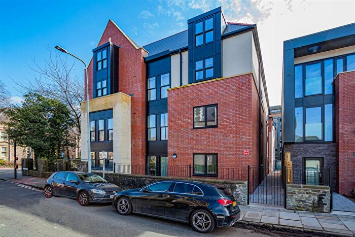 2 Bedroom Flat For Sale In Cathedral Road, Pontcanna, Cardiff, CF11