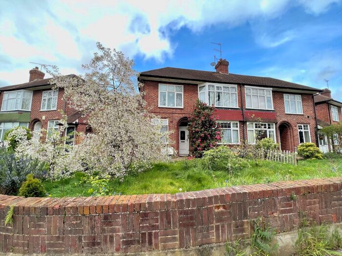 2 Bedroom Flat To Rent In Hallside Road, Enfield, EN1