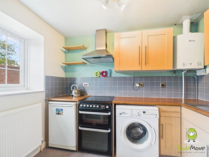 1 Bedroom Flat For Sale In Longacre Rise, Chineham, Basingstoke, Hampshire, RG24