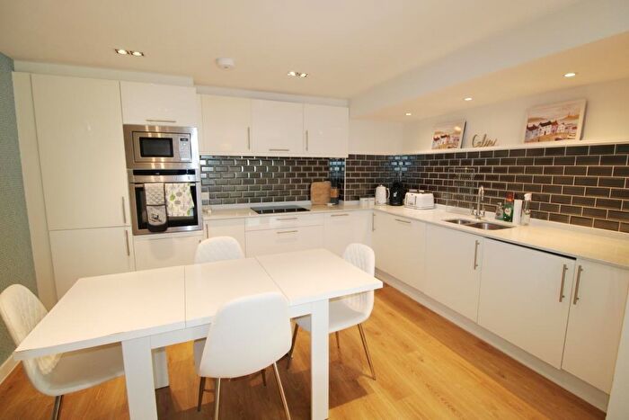 2 Bedroom Flat To Rent In St. Catherines Road, Bournemouth, Dorset, BH6