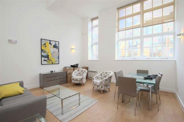 3 Bedroom Flat To Rent In Sandland Street, London, WC1R