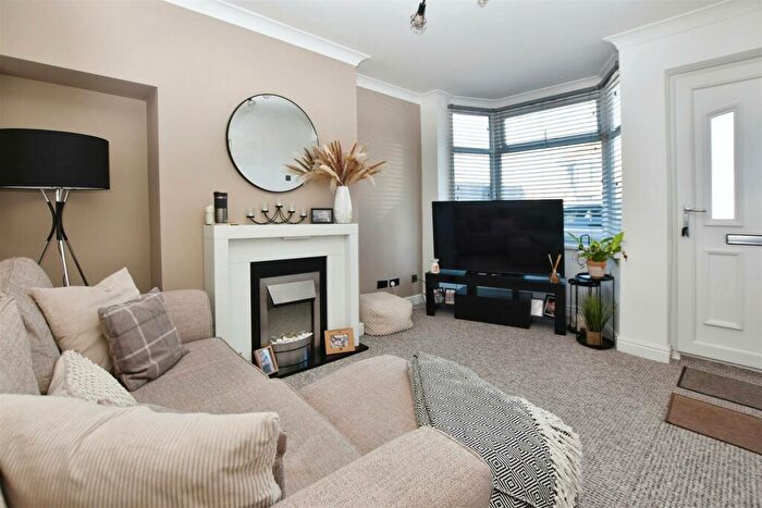2 Bedroom Semi-Detached House For Sale In Belgrave Drive, Hull, HU4