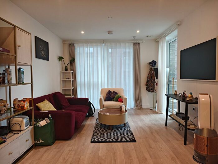 2 Bedroom Flat To Rent In Grand Union, London, HA0