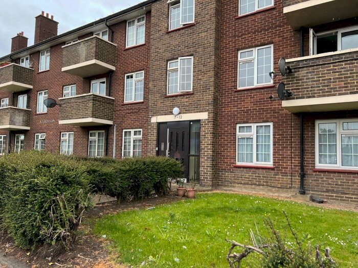 2 Bedroom Flat To Rent In Mottingham Road, Mottingham, SE9